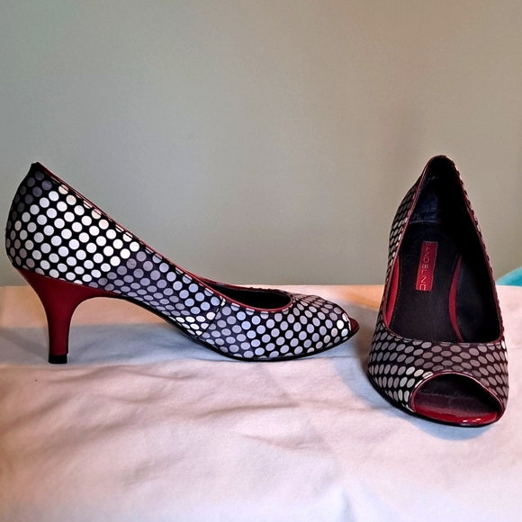 Bandolino Silk peep toe - Picture 2 of 4